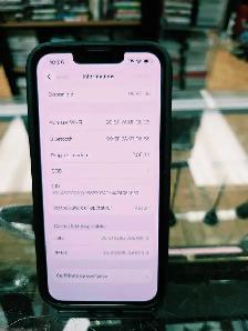 Apple iPhone 16e - Photo 2