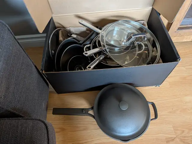 FREE - Pots / Pans / Kitchen Knifes