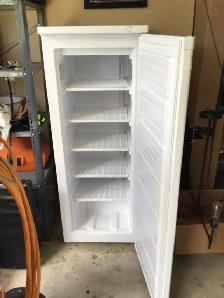 FRIGIDAIRE APT SIZE UPRIGHT FREEZER 7 cubic feet
