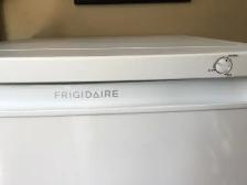 FRIGIDAIRE APT SIZE UPRIGHT FREEZER 7 cubic feet - Photo 3