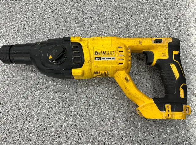 DeWalt DCH133 20v Hammer Drill