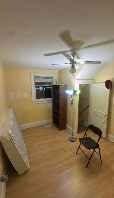 ROOM FOR RENT NEAR UNIVERSTY OF WINDSOR - Photo 2