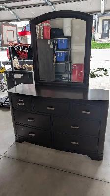 Solid Wood dresser for sale...Best offers! - Photo 4