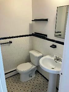 Centretown Bachelor/Studio Apartment for Rent -192 Somerset St W - Photo 8