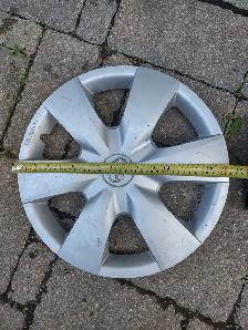 4 Caps de roue/enjoliveurs Toyota. Mesure sur photo. 10$ chaque