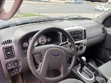 2007 Ford Escape  4WD - Photo 2