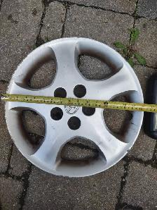 2 Caps de roue/enjoliveurs Toyota. Mesure sur photo. 10$ chaque - Photo 2