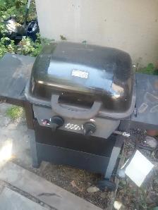 2 Gas Barecues for Sale - Photo 5
