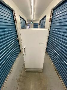WHITE FRIGIDAIRE REFRIGERATOR