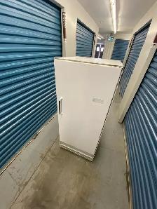 WHITE FRIGIDAIRE REFRIGERATOR - Photo 2