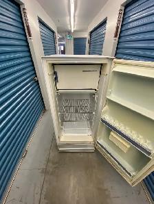 WHITE FRIGIDAIRE REFRIGERATOR - Photo 4
