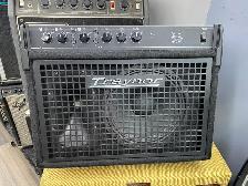 Traynor DW10 200 Watt Drum/Keyboard Amp - Photo 2