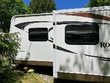 32 ft Forest river Rockwood camper trailer - Photo 4