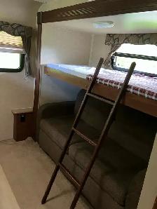 32 ft Forest river Rockwood camper trailer - Photo 7