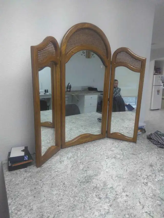 foot mirror with two wings for added viewing