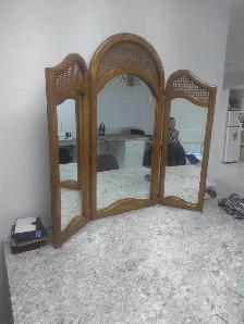 foot mirror with two wings for added viewing