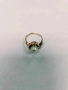 Bague en or avec perle