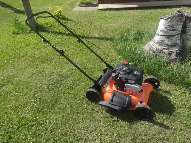 Tondeuse a gazon ARIENS 140cc  21'' de coupe comme neuve