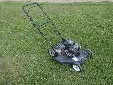 Tondeuse a gazon MURRAY 148cc  21'' de coupe en tres bonne condi