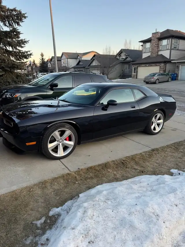 2010 Dodge Challenger SRT8. Like new 17,000 kms
