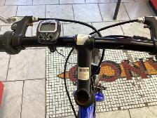 vélo bleu - Photo 2