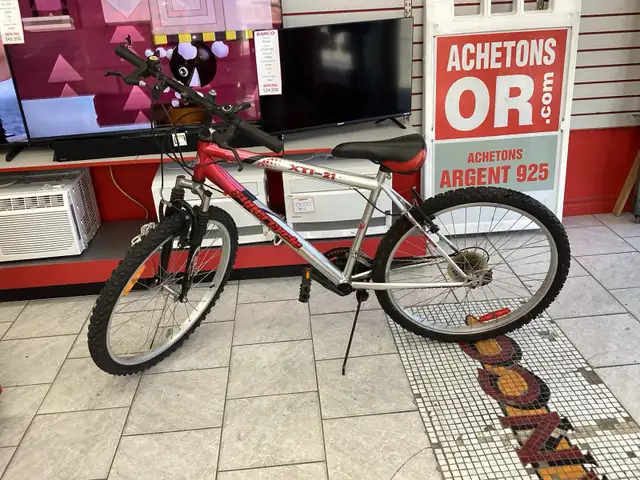 vélo rouge et argent super cycle