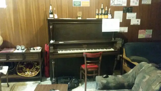 PIANO TO GIVE AWAY - VERY DAMAGEDYUT BUT NICE PIANO