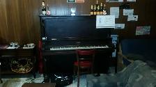 PIANO TO GIVE AWAY - VERY DAMAGEDYUT BUT NICE PIANO - Photo 2