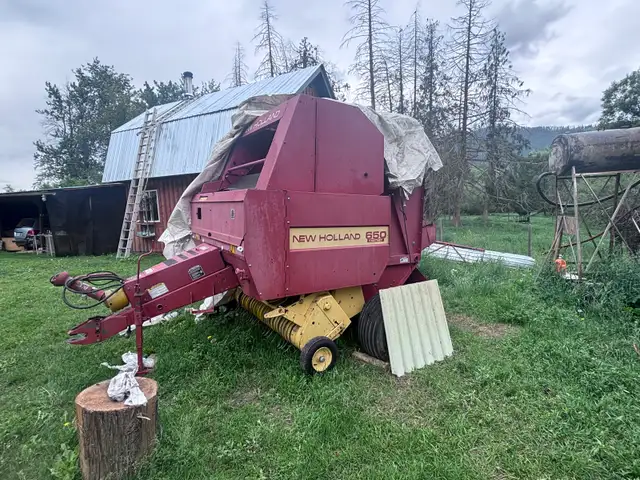 For Sale: New Holland 650 Fastnet Round Baler