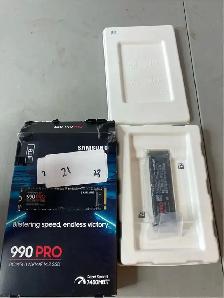 Samsung 990 PRO SSD 4TB PCIe Gen4 NVMe M.2 (MZ-V9P4T0B/AM) - Photo 2