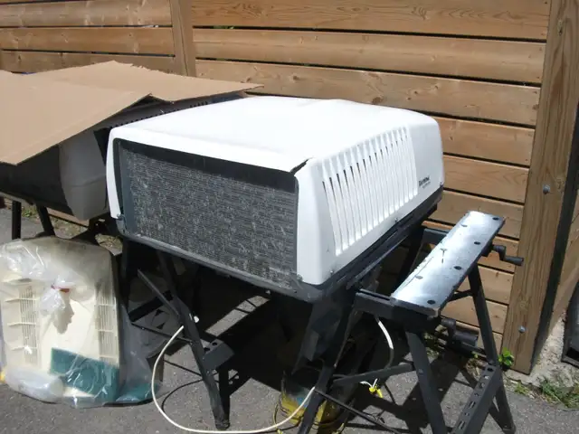 RV AIR CONDITIONER