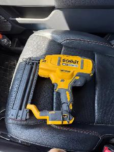 DEWALT 20V MAX XR LITHIUM-ION CORDLESS  18 GAUGE BRAD-NA - Photo 2