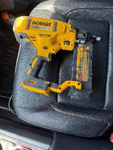 DEWALT 20V MAX XR LITHIUM-ION CORDLESS  18 GAUGE BRAD-NA - Photo 3