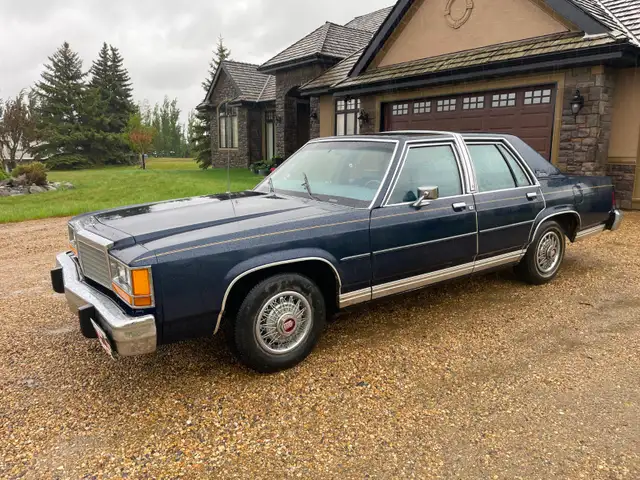 One Owner Estate Sale 1981 Crown Victoria LTD orig 93 km $6600