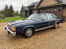 One Owner Estate Sale 1981 Crown Victoria LTD orig 93 km $6600