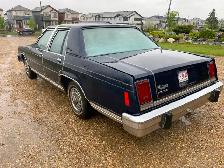 One Owner Estate Sale 1981 Crown Victoria LTD orig 93 km $6600 - Photo 4