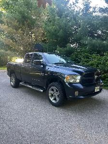 Super Clean 2018 Dodge Ram - Photo 4