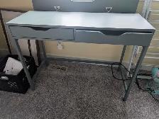 Free Desk - Photo 3