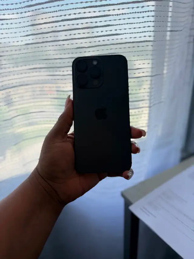 iPhone 15 Pro Max – 512GB – Like New – Unlocked