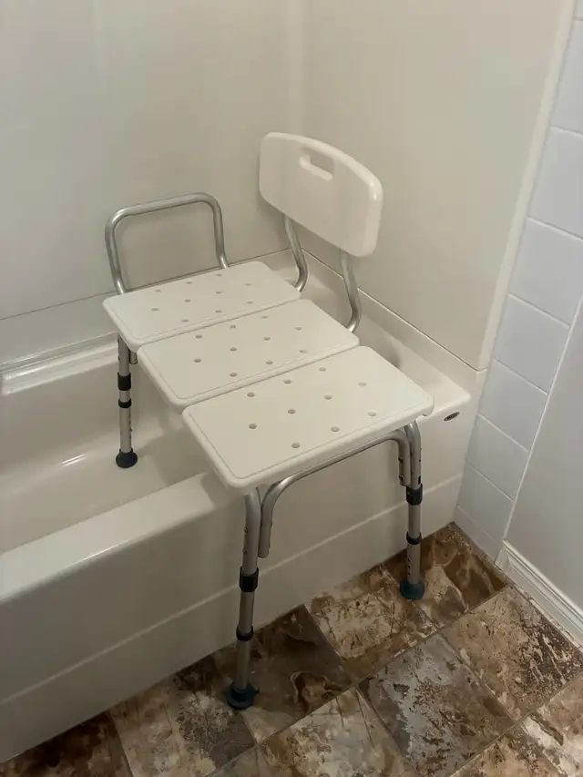 Tub transfer bench for bathtub