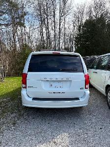 Dodge Grand Caravan SXT - Photo 2