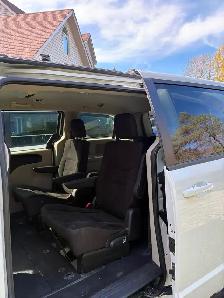 Dodge Grand Caravan SXT - Photo 4