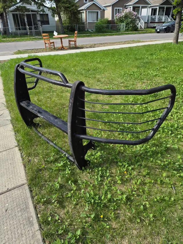 Truck grill ram bar metal bumper