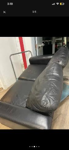 Beautiful Black Leather LOVE SEAT - Photo 2