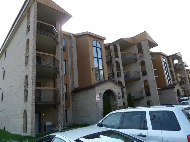 CONDO 4 1/2 A LOUER a LAVAL