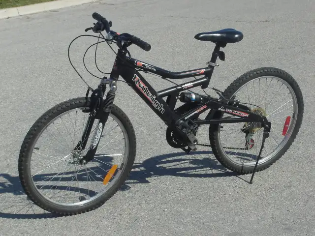 ALL ALUMINUM ADULT 26' RALEIGH TORA 21 SPD WITH DUAL SUSPENSION!