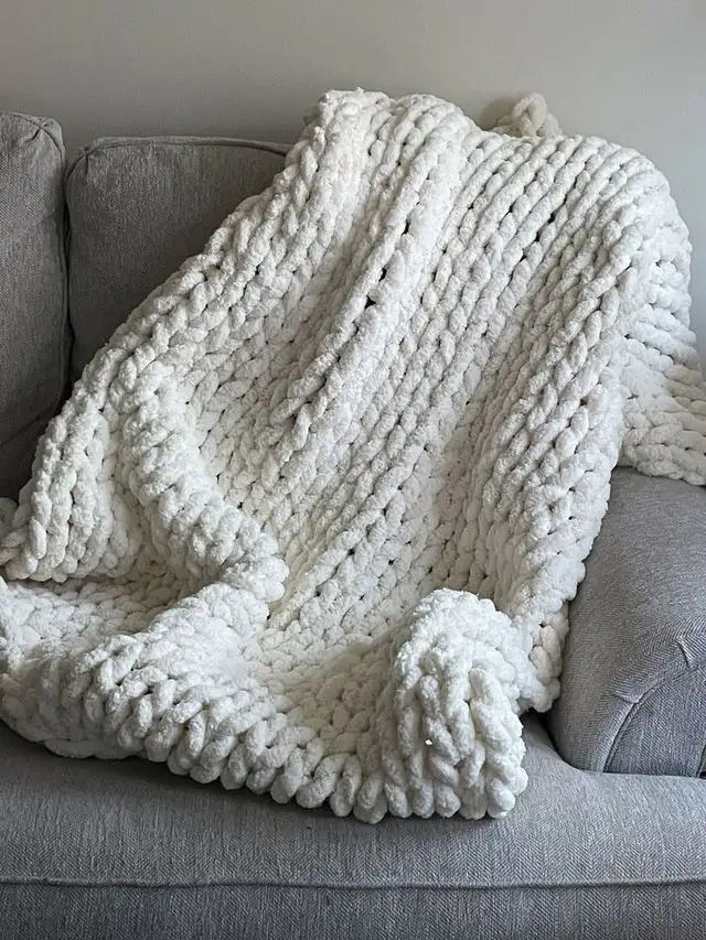 nice warm hand knit yarn blanket