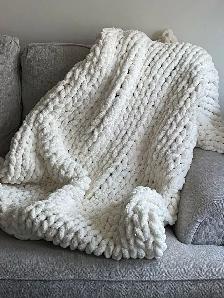 nice warm hand knit yarn blanket