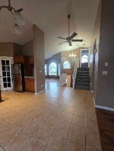 Bright & Spacious 2-Bedroom Main Floor Suite in Matt Berry - Photo 3