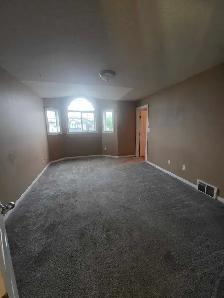 Bright & Spacious 2-Bedroom Main Floor Suite in Matt Berry - Photo 7